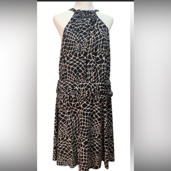 Summer Dress MIDI black & white by BCBG. SZ XL
98% polyester, 2% spandex - Picture 1 of 7